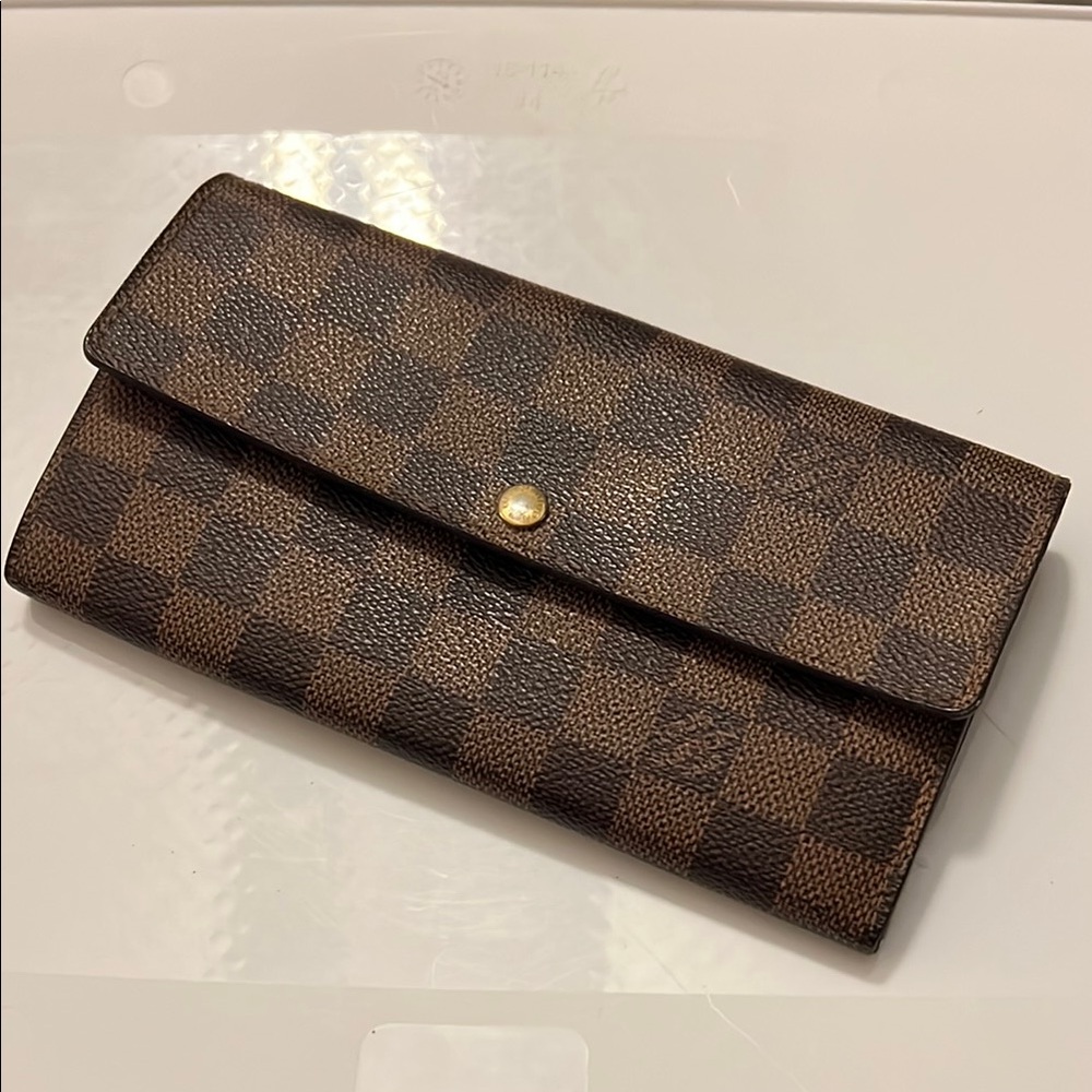 Louis Vuitton Damier Long Sarah Wallet EUC